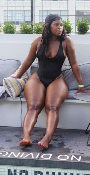 World Record Black Pussy - biggest black pussy porn pics.