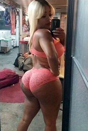 Ebony Big Titties Selfshots - big tits black girls porn pics.