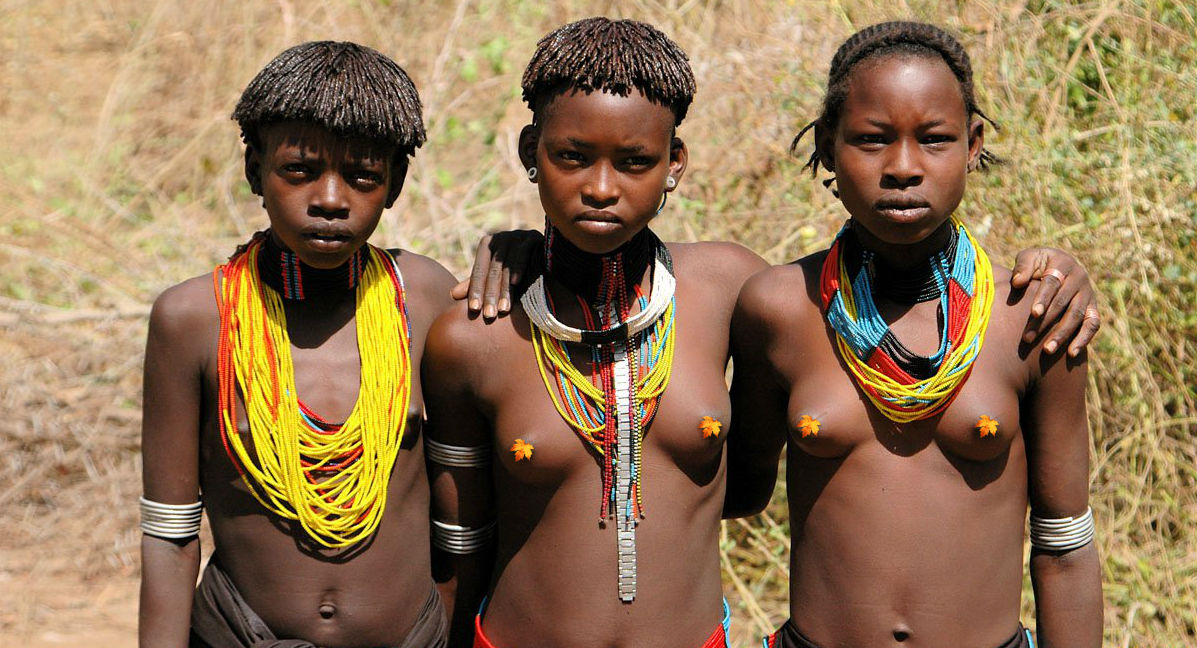 Голое племя Африканских людей Химба, девушки голые в Намбии